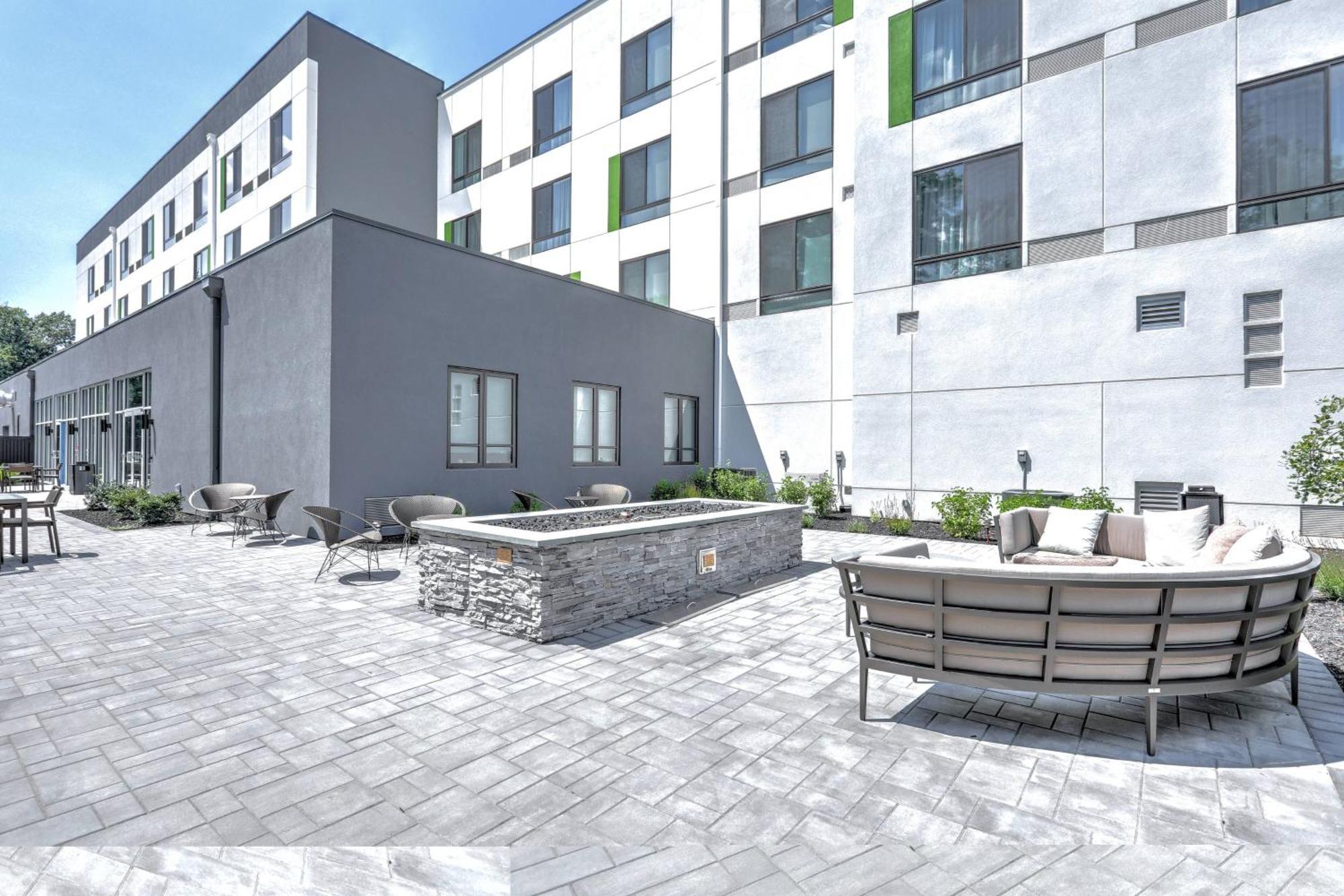 Courtyard By Marriott Deptford Hotel Almonesson Exterior foto